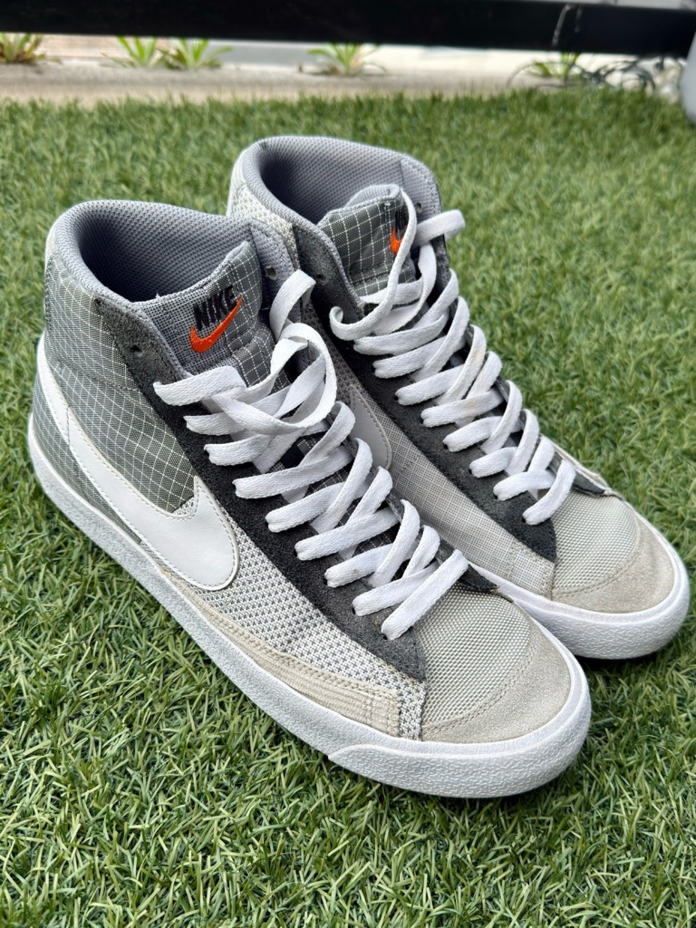 LIKE NEW - Nike Mid 77 Blazer